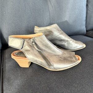 Earth brand Kristy Peep Toe Slingback. 2 in heel. Admiral blue. Size 10.